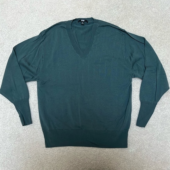 Uniqlo sweater | teal v-neck knit - Picture 1 of 5